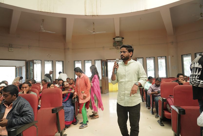 Lakhan Mali, Co-founder of Kalpvruksh Pratishthan, addressing a community meeting