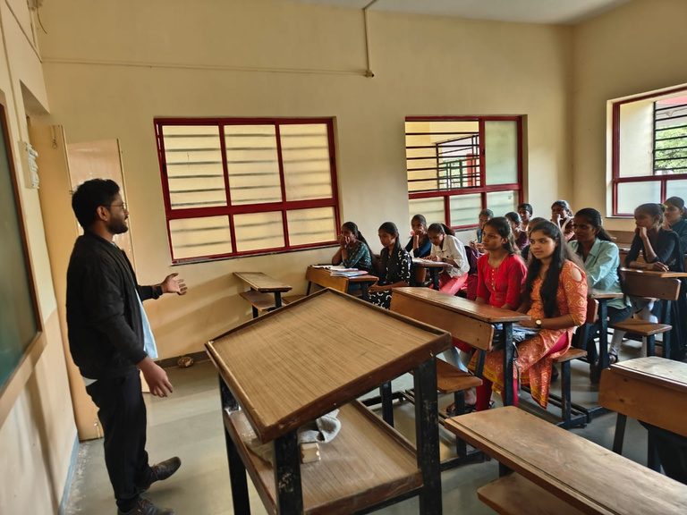 SikshaSetu mentor speaking with a classroom of students